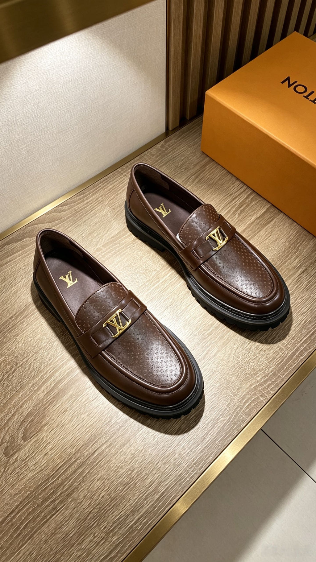 VV Top quality classic loafers 26070311