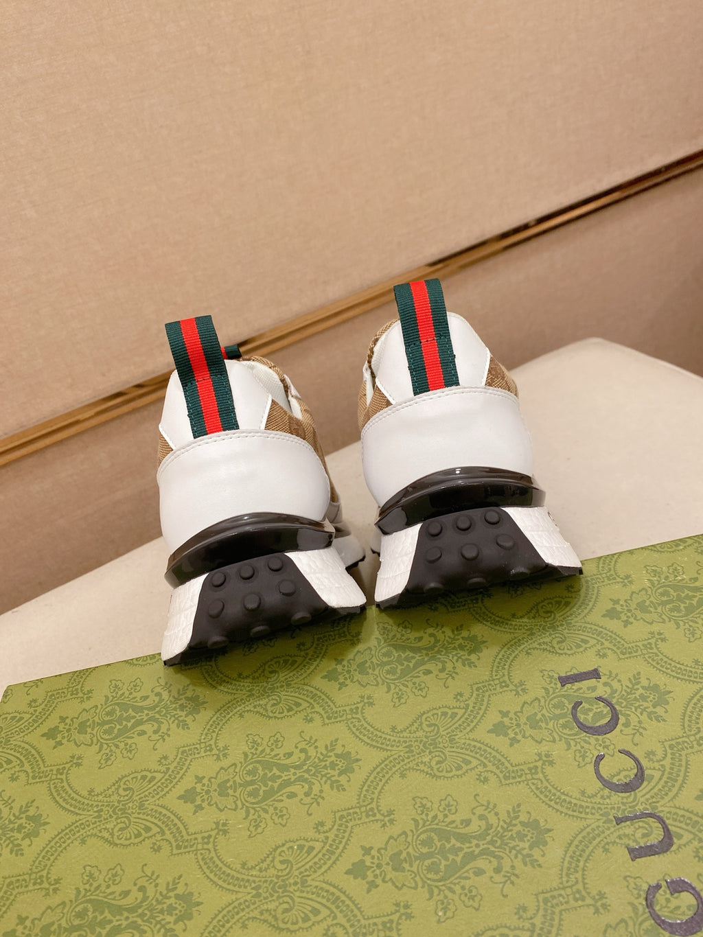 GG Top-of-the-line new genuine leather athletic shoes 26010801