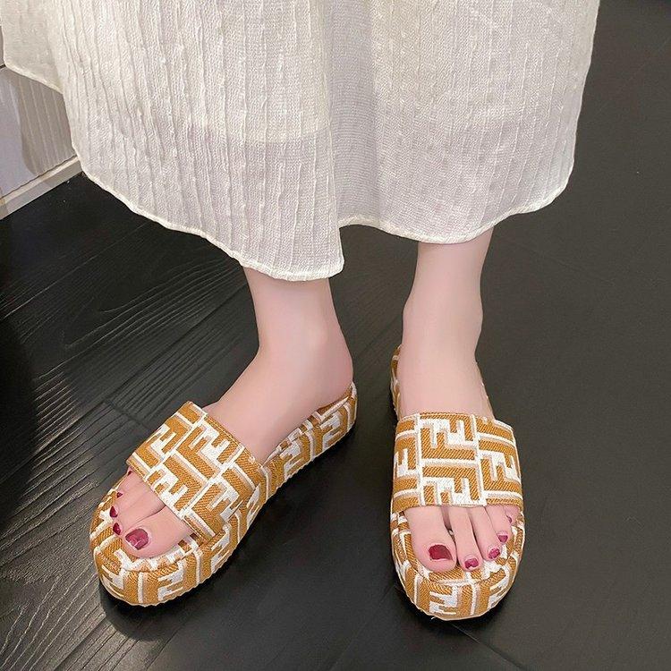 New Style Cloth Fashionable Thick Slippers 1024061703