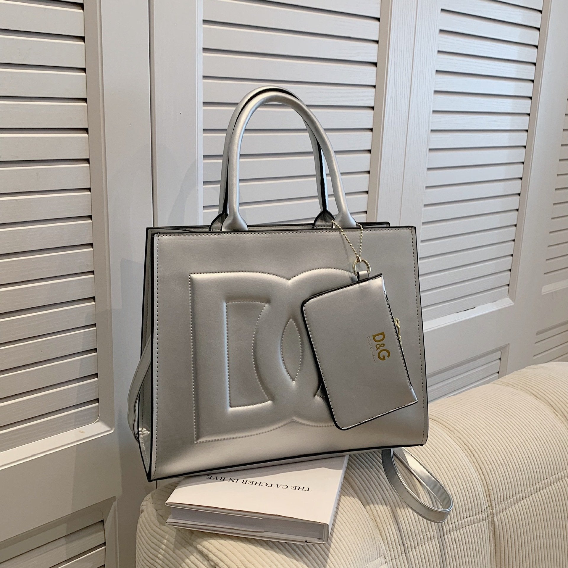 New Fashion Versatile One Shoulder Handheld Bag 1024010906