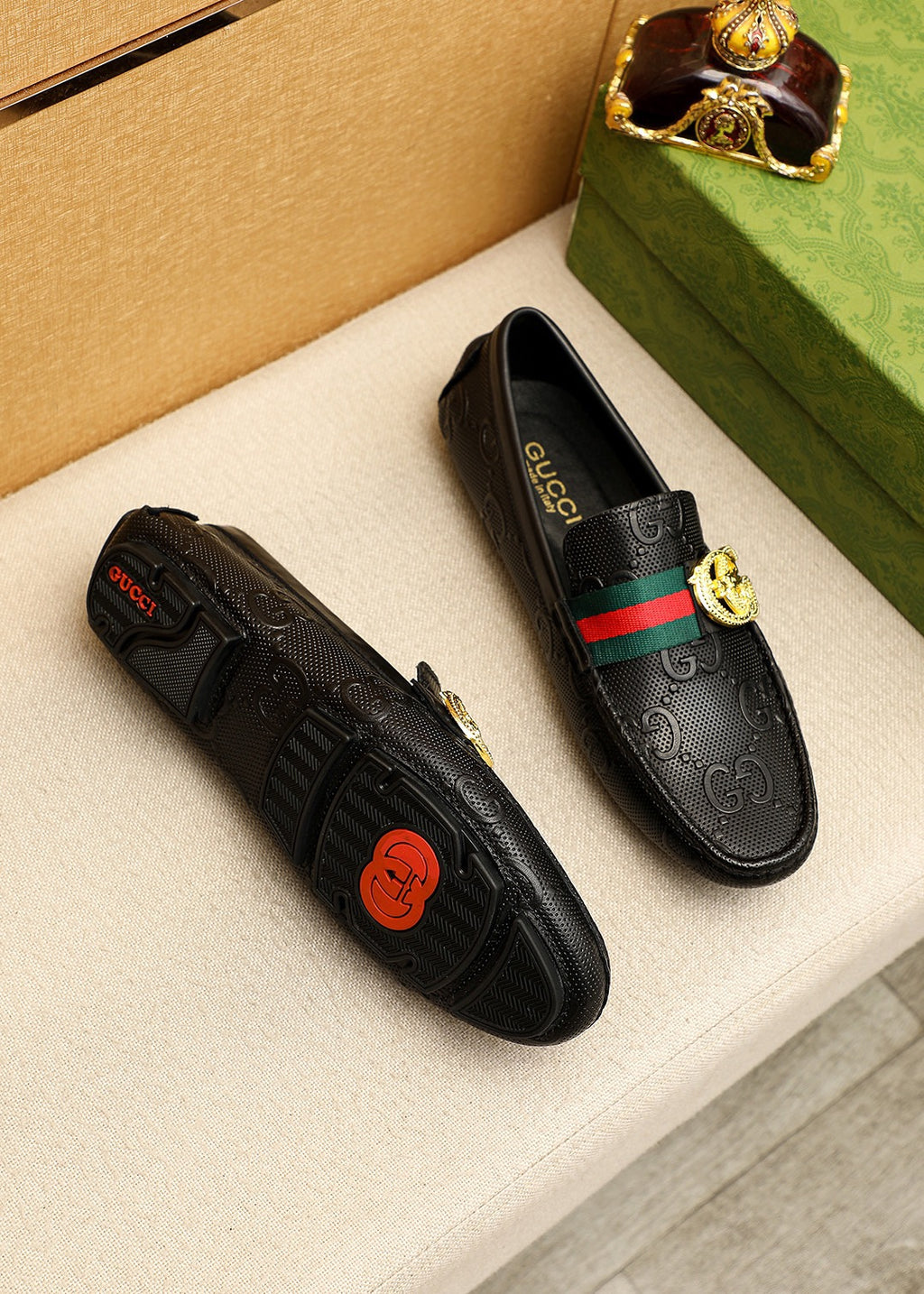 GUI Embossed upper of moccasins 26040301