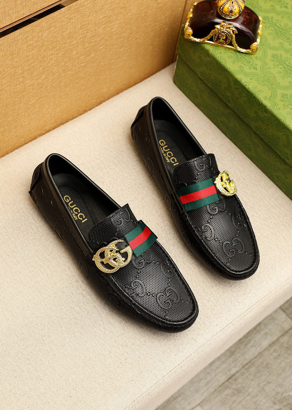 GUI Embossed upper of moccasins 26040301