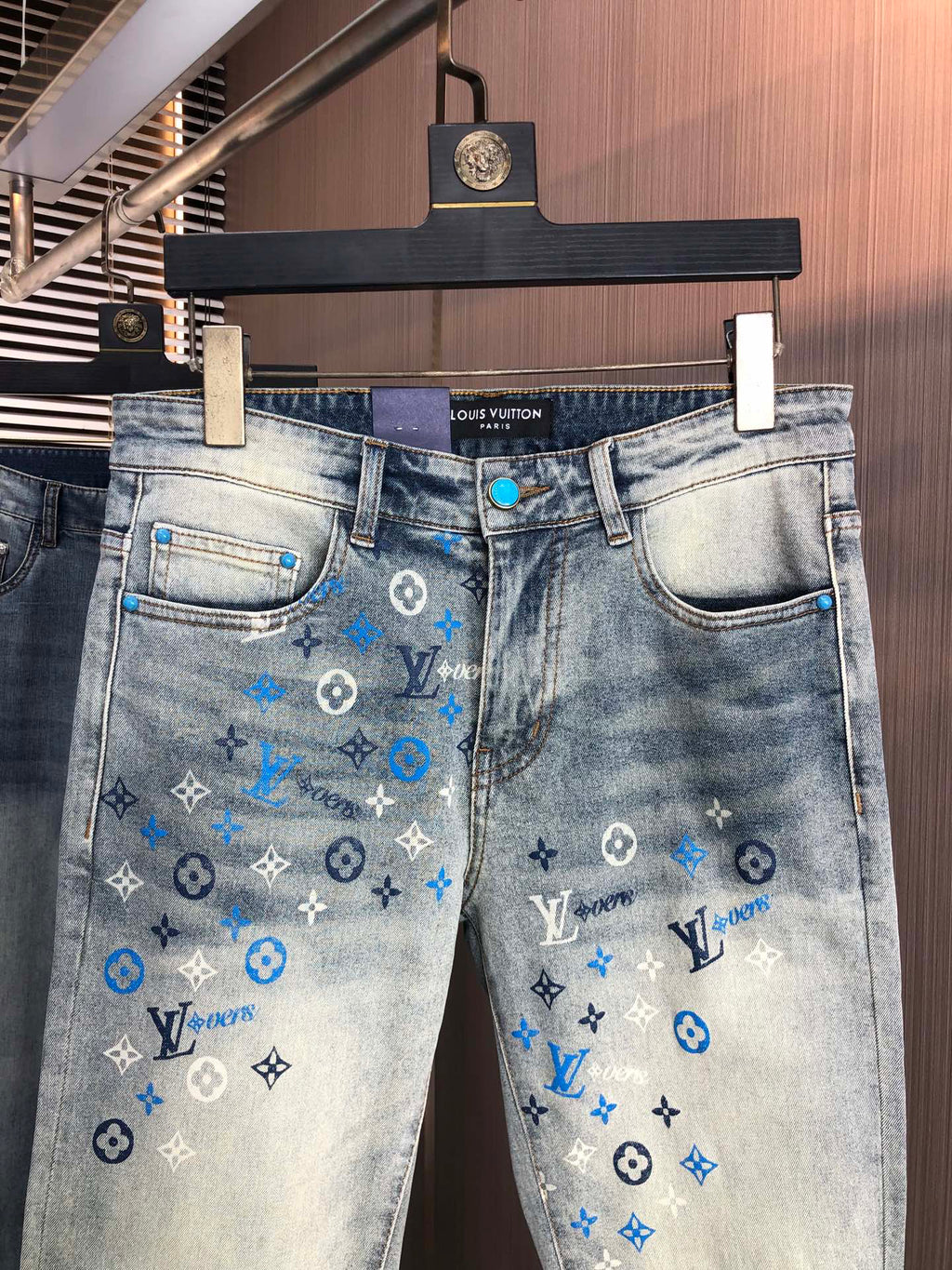 VV New stylish slim-fit straight leg jeans 26031108