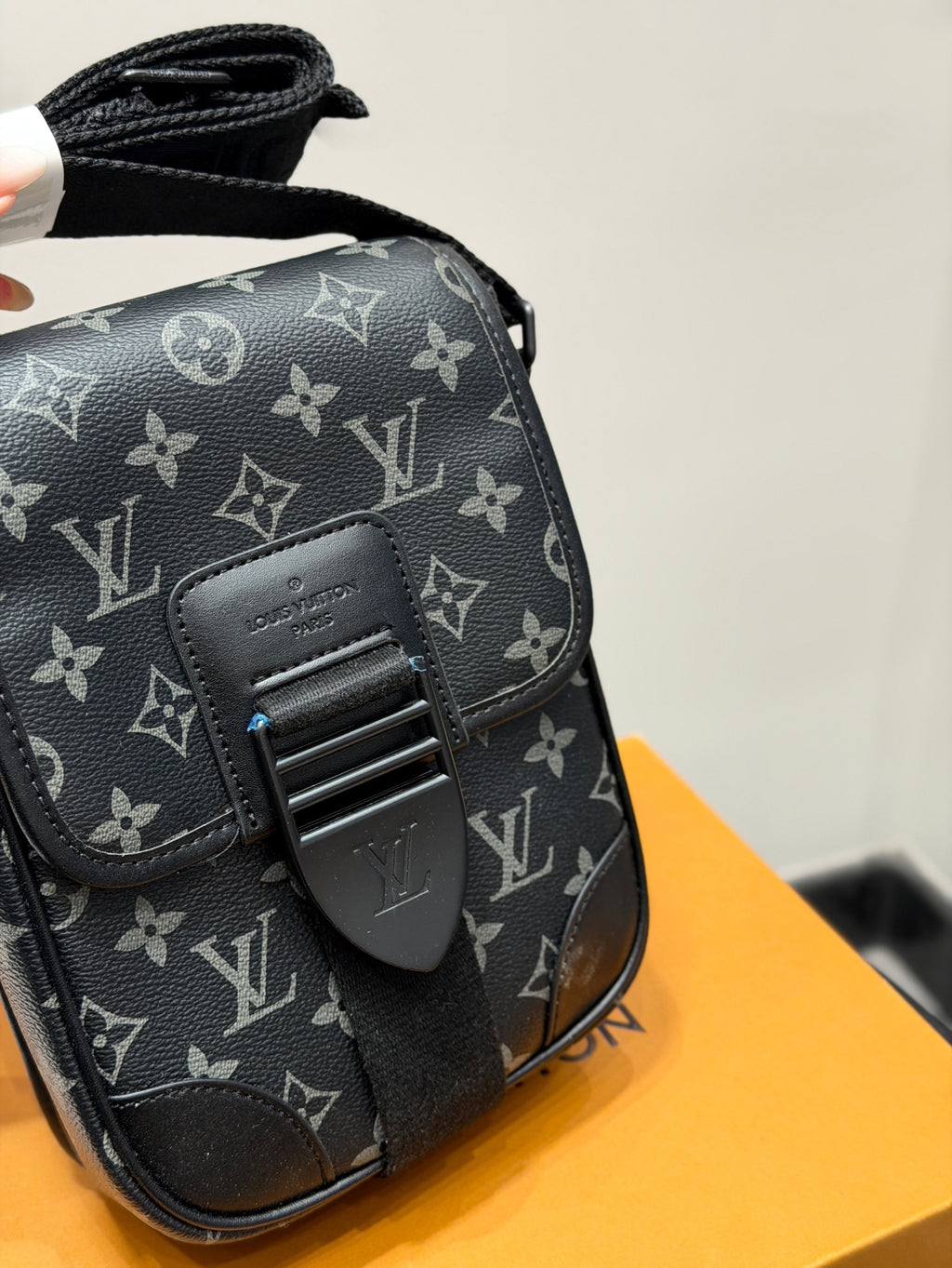 VV Monogram Phone Pouch 26031302