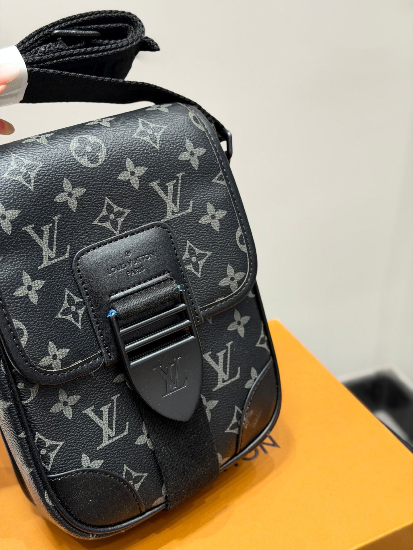 VV Monogram Phone Pouch 26031302