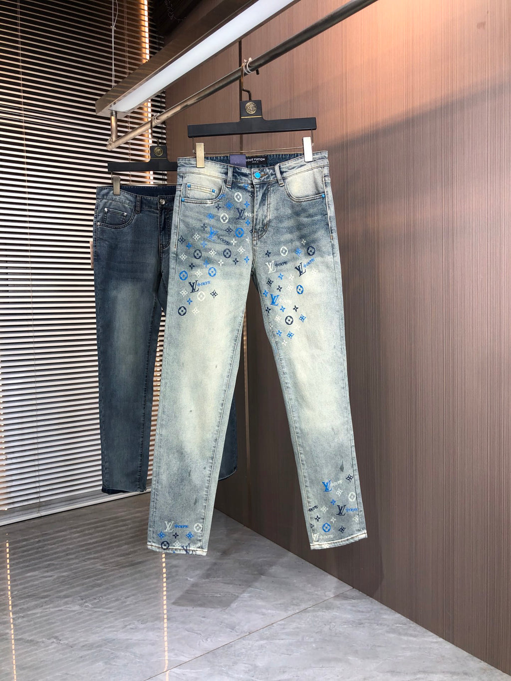 VV New stylish slim-fit straight leg jeans 26031108