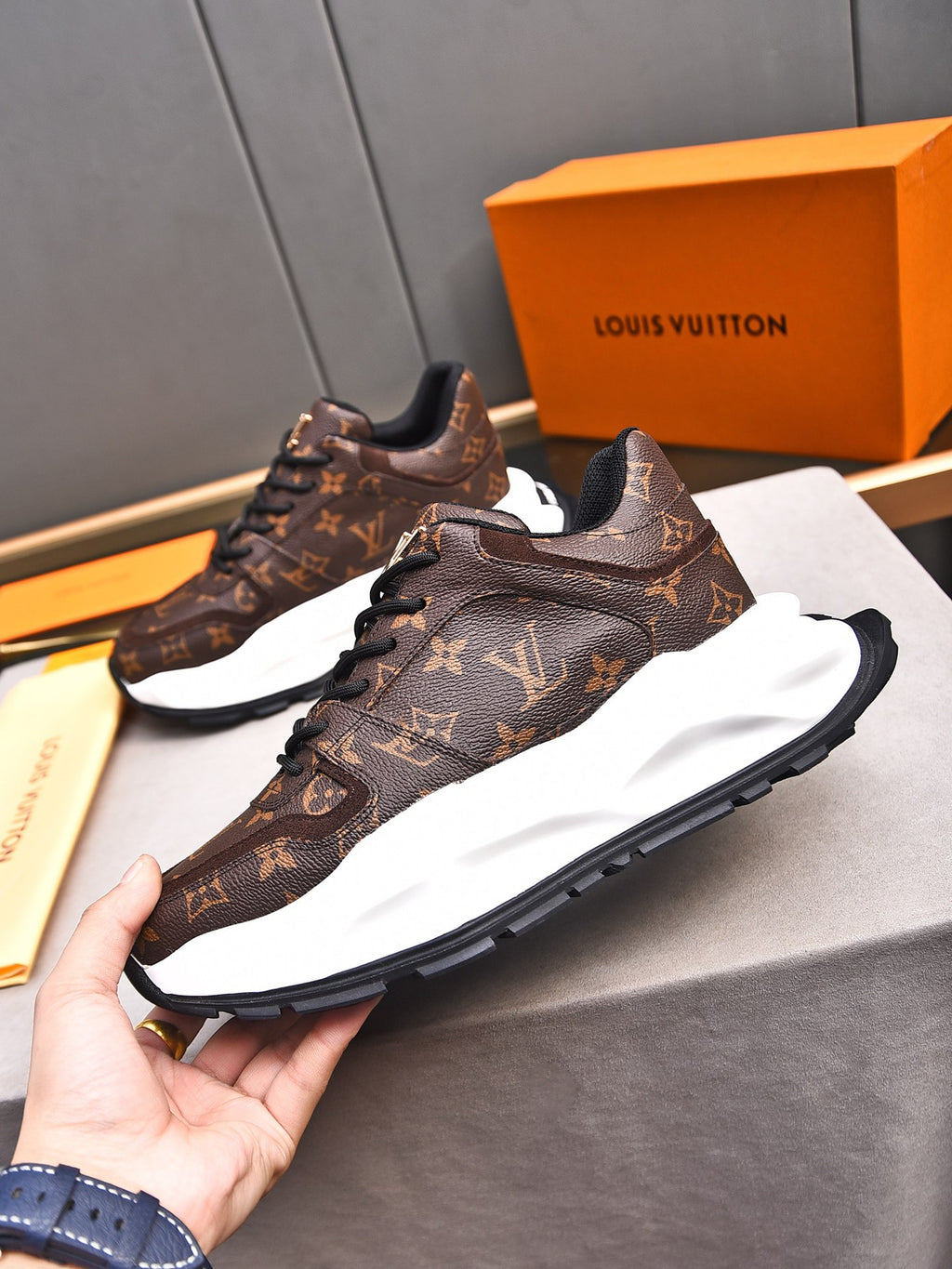 VV Milan Fashion Casual Shoes Runway Style 26010803