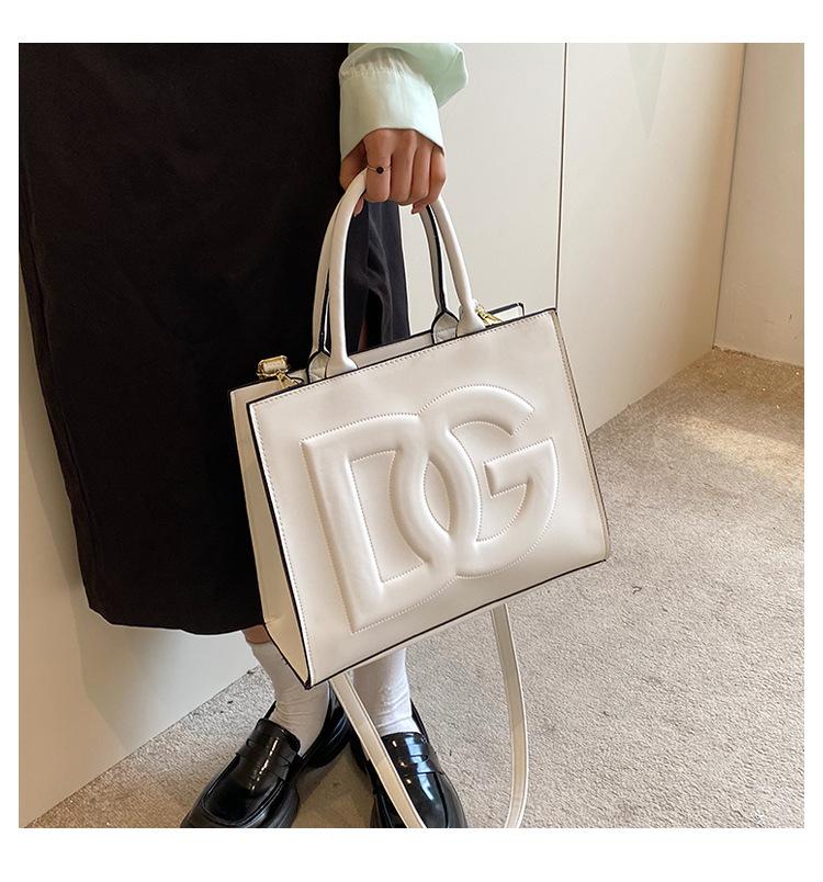 New Fashion Versatile One Shoulder Handheld Bag 1024010906