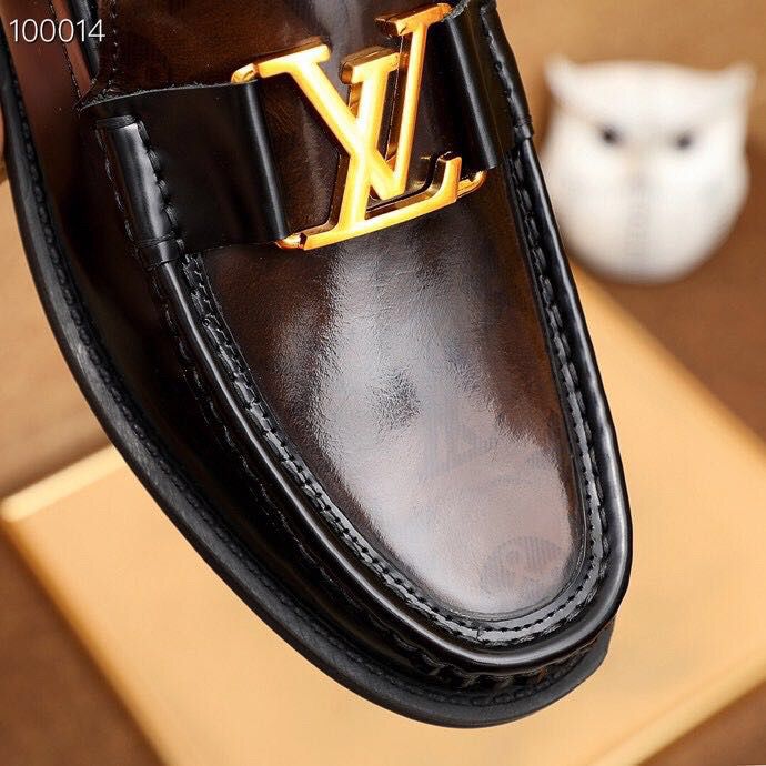 New Stylish Hot Sale Leather V Logo Men's Loafers