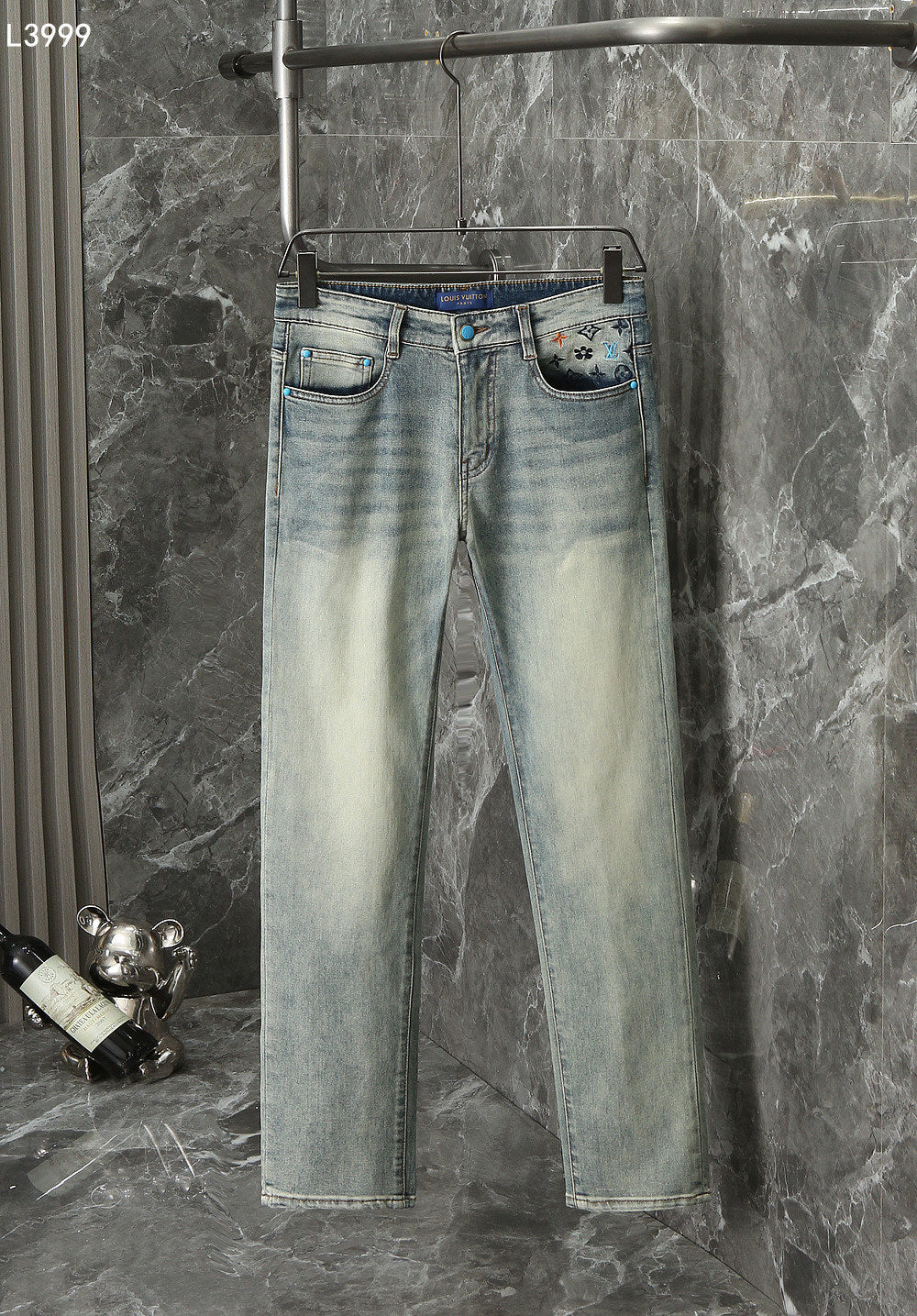 VV New stylish slim-fit straight leg jeans 26031107