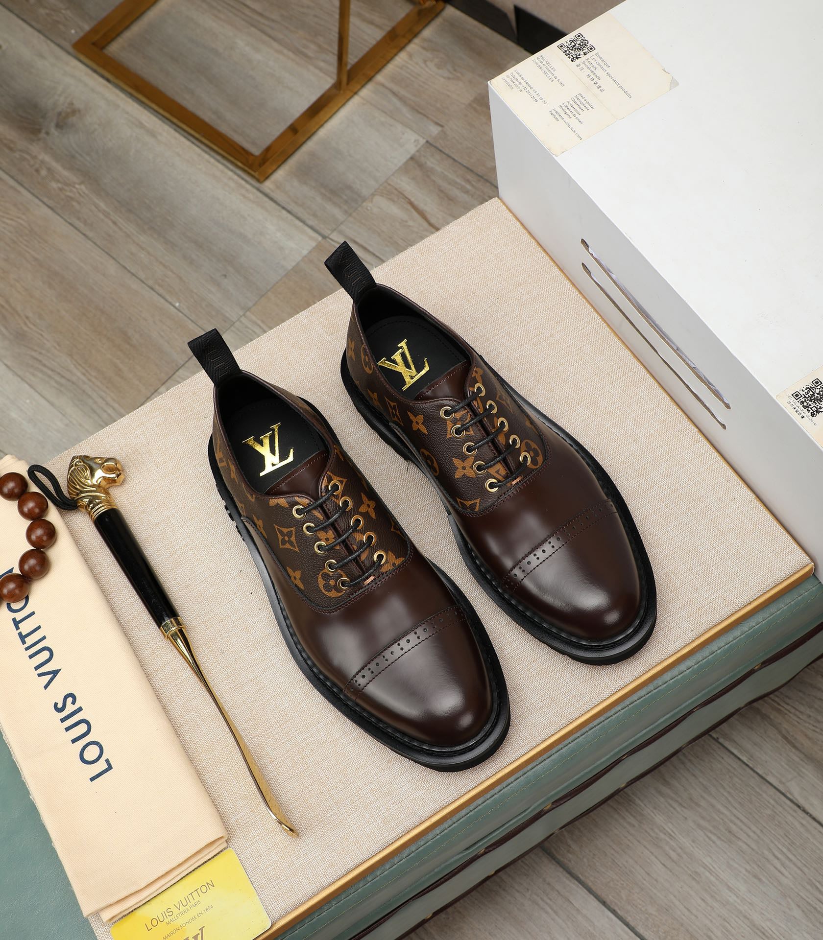 VV Stylish and classic men's business leather shoes 26072108