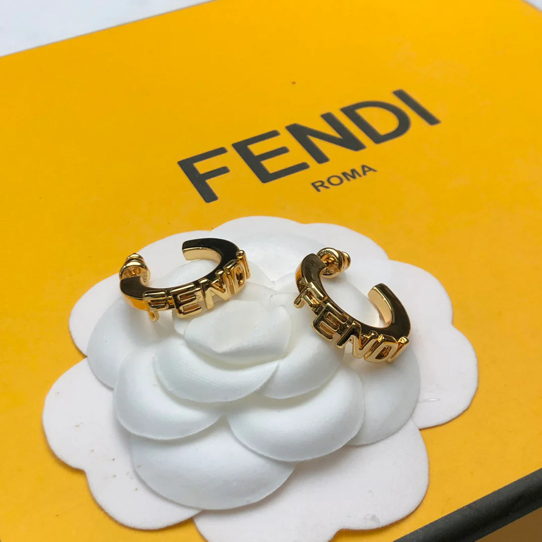 Classic and versatile stud earrings 1025110321