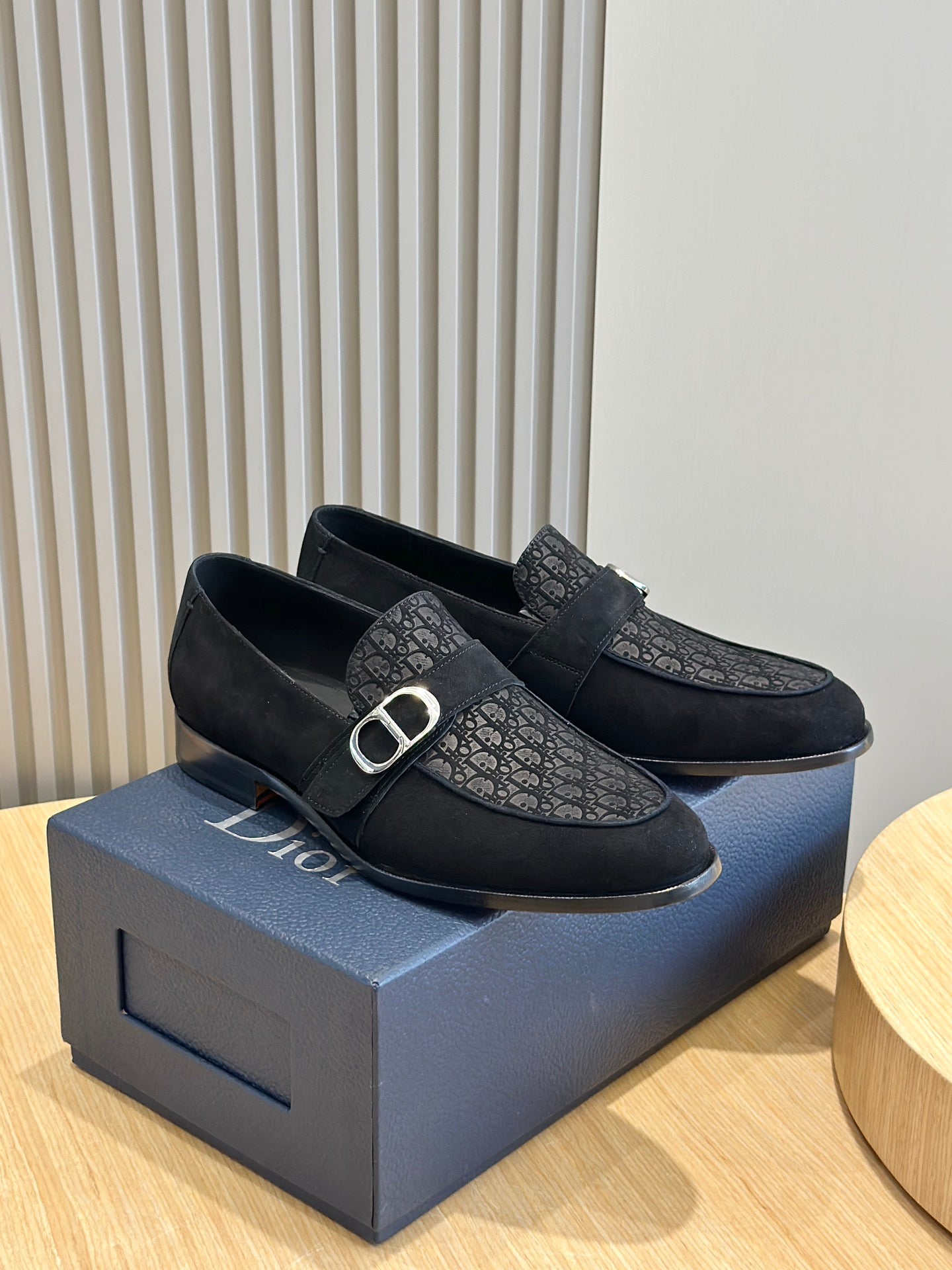 CD Men's 1:1 Genuine Leather Sole Loafers 26070601