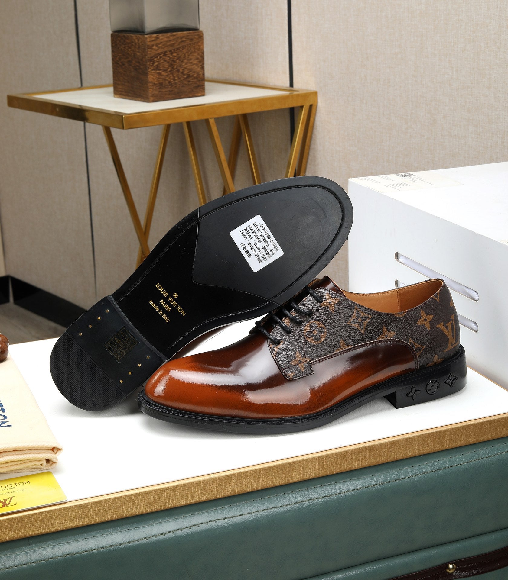 VV  Top-tier, original-quality formal business leather shoes  26072106