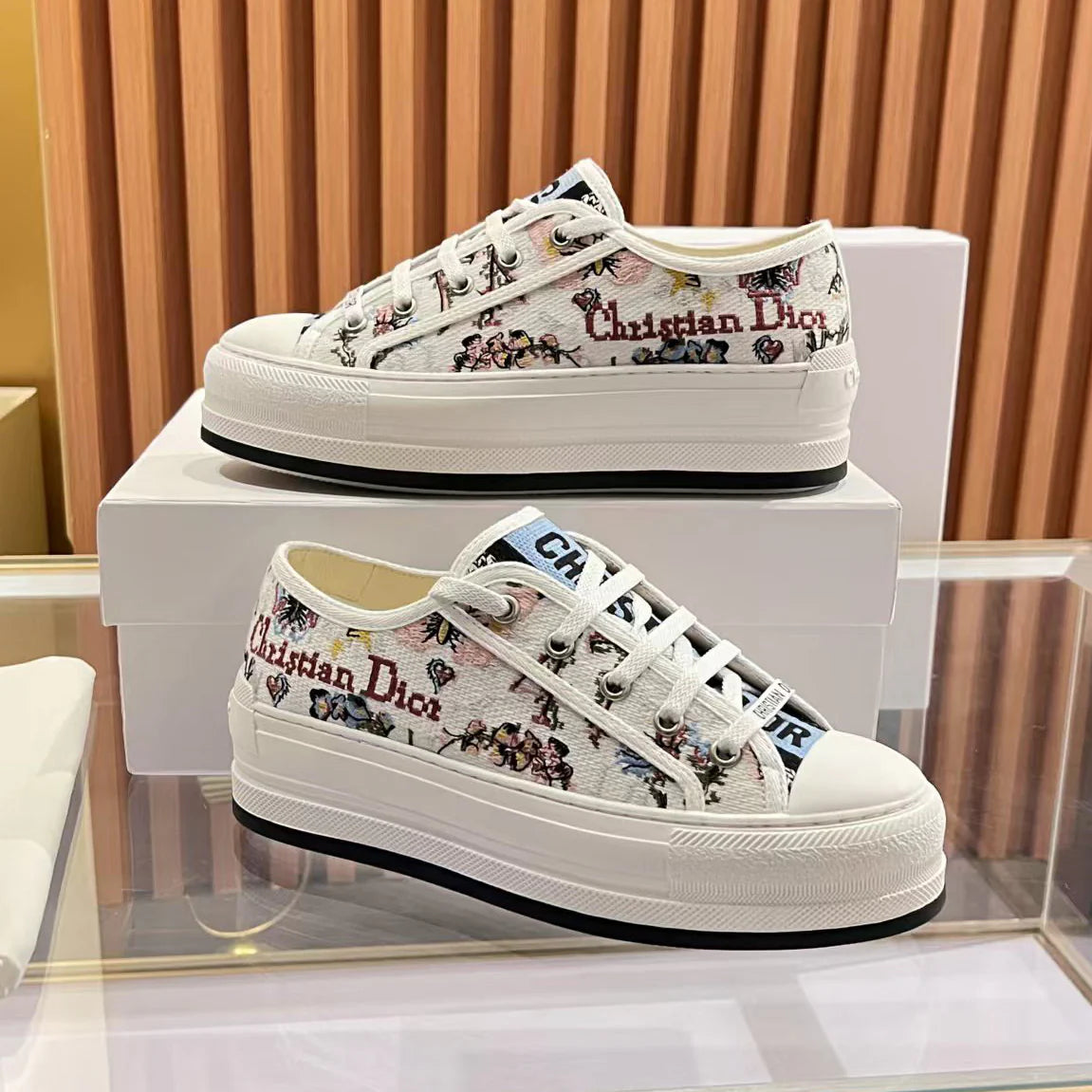 Women's Embroidered Mid Top Casual Shoes 1025070414