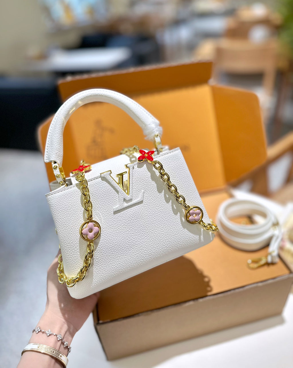Capucines mini four-leaf clover chain handbag XC1623072105
