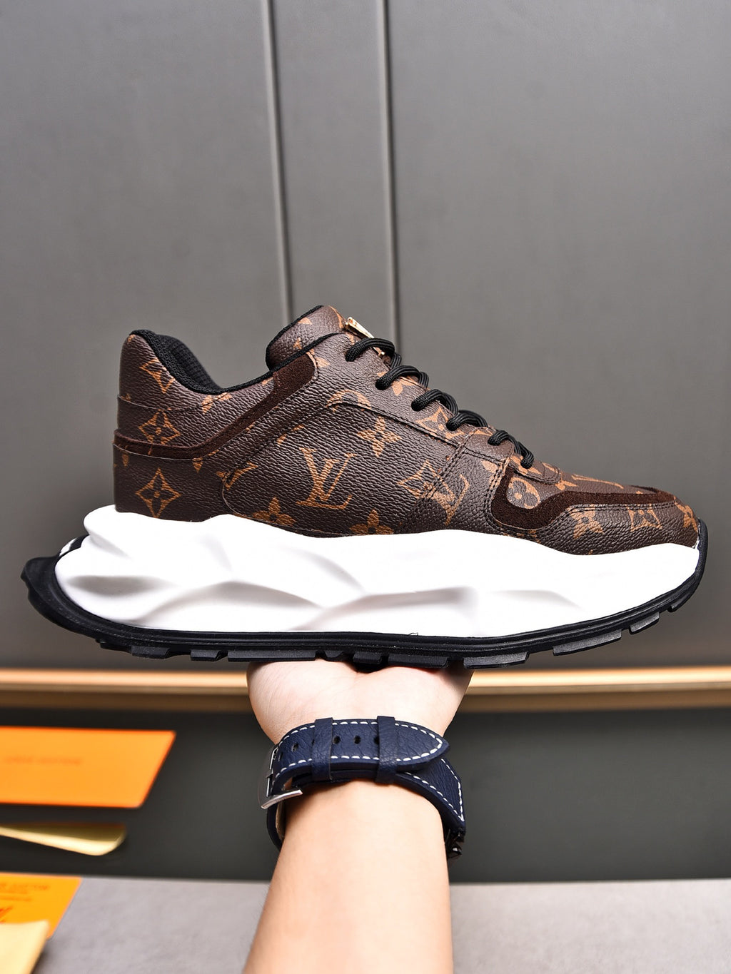 VV Milan Fashion Casual Shoes Runway Style 26010803