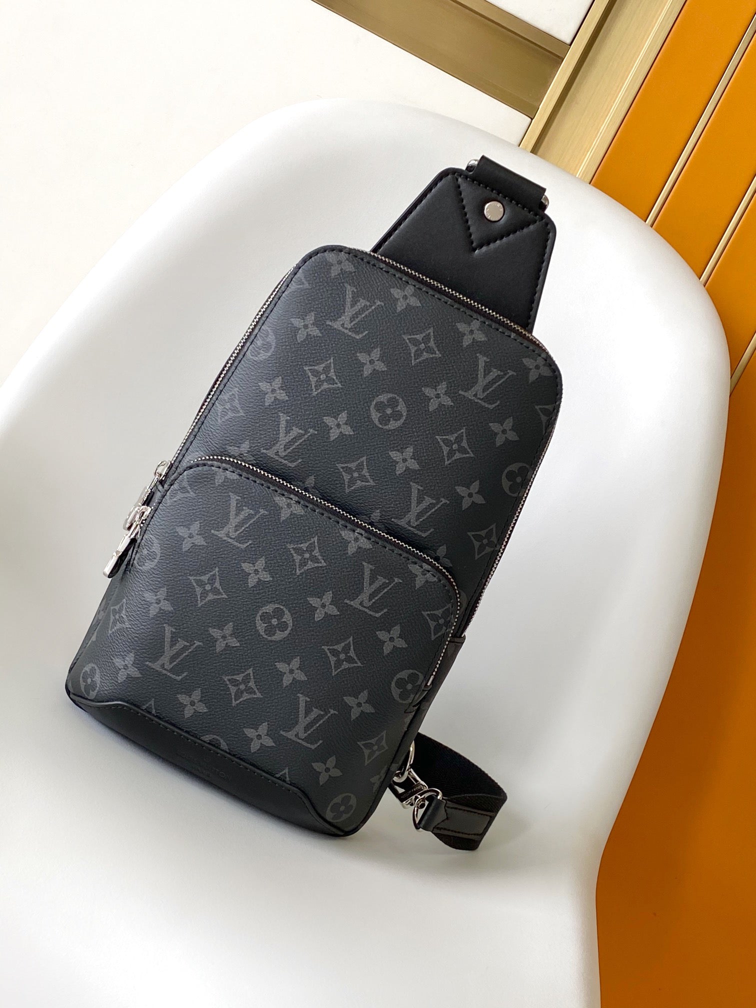 VV New Men's Chest Bag  25122408