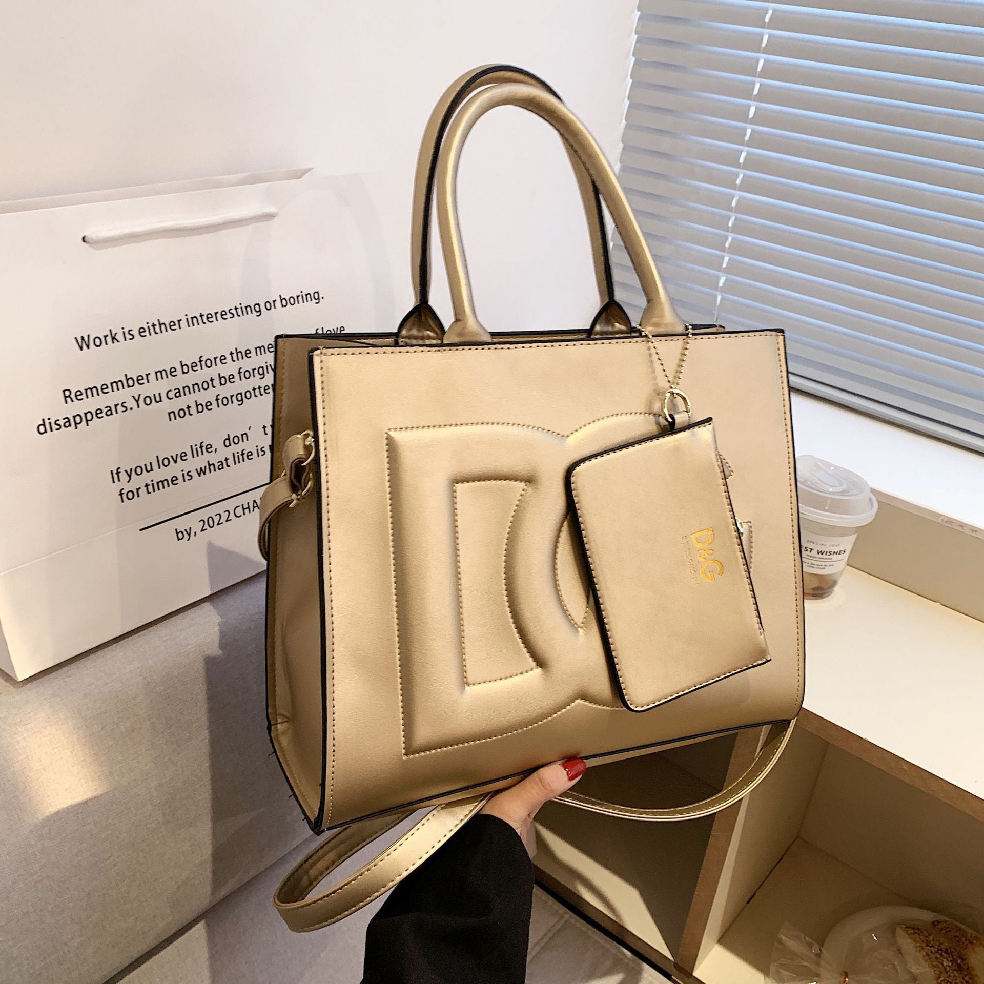 New Fashion Versatile One Shoulder Handheld Bag 1024010906