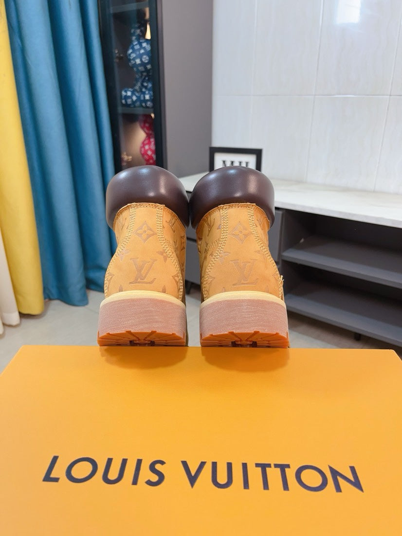 VV  Collaboration design, Monogram embossed waterproof suede, American workwear style for men. 25121610