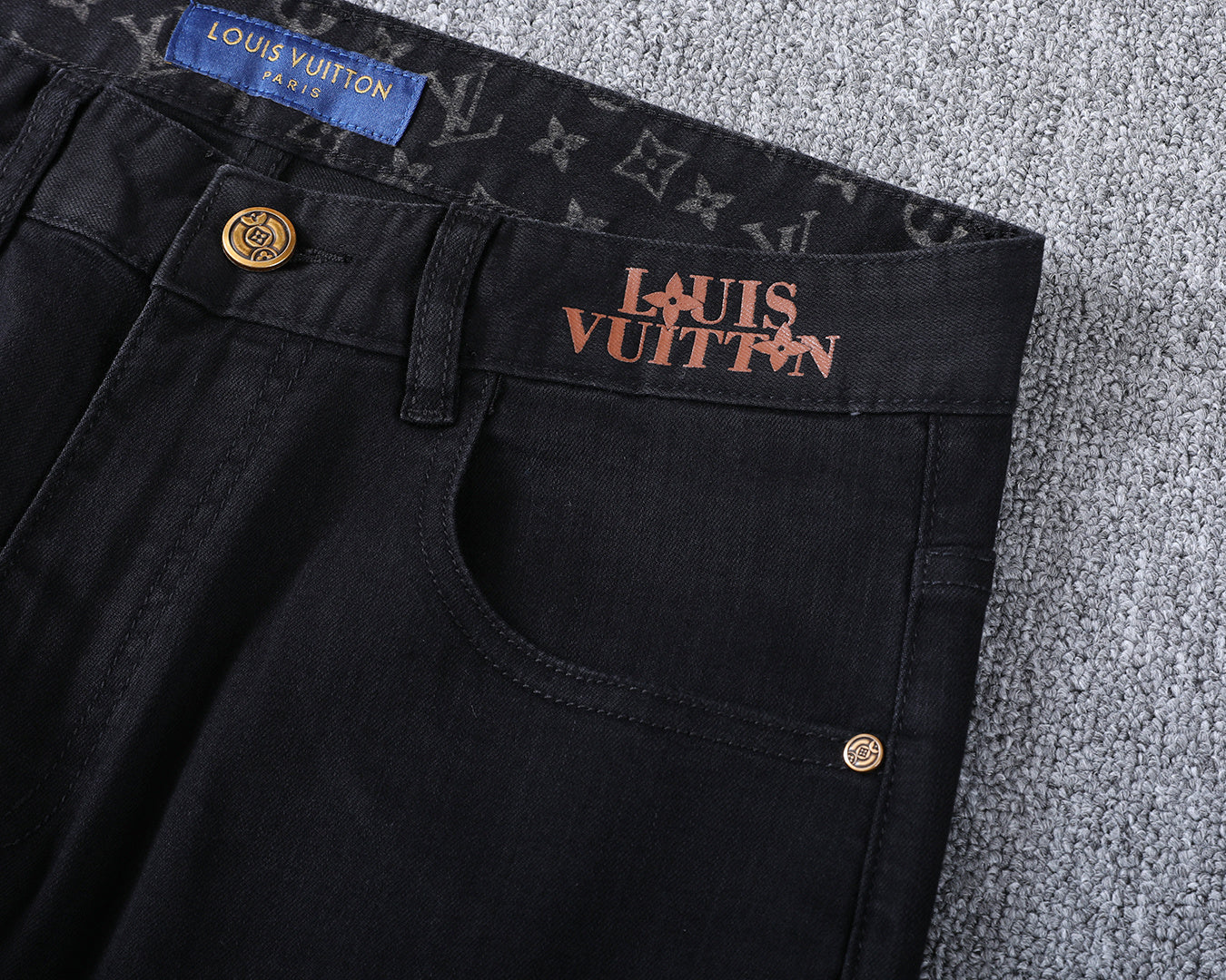 VV New slim-fit straight leg jeans 26031106