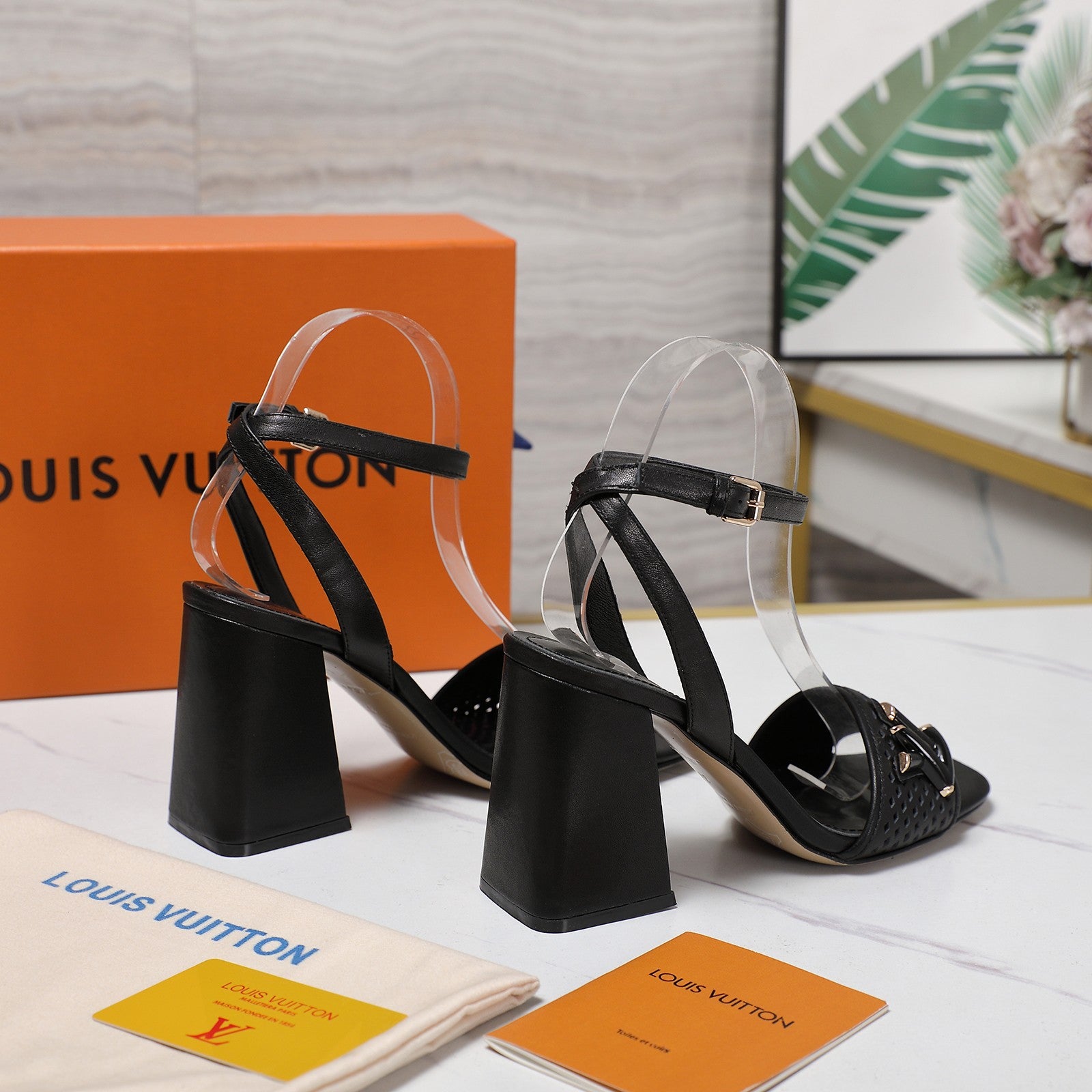 L sandals 1825043002