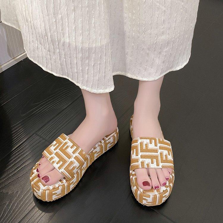 New Style Cloth Fashionable Thick Slippers 1024061703
