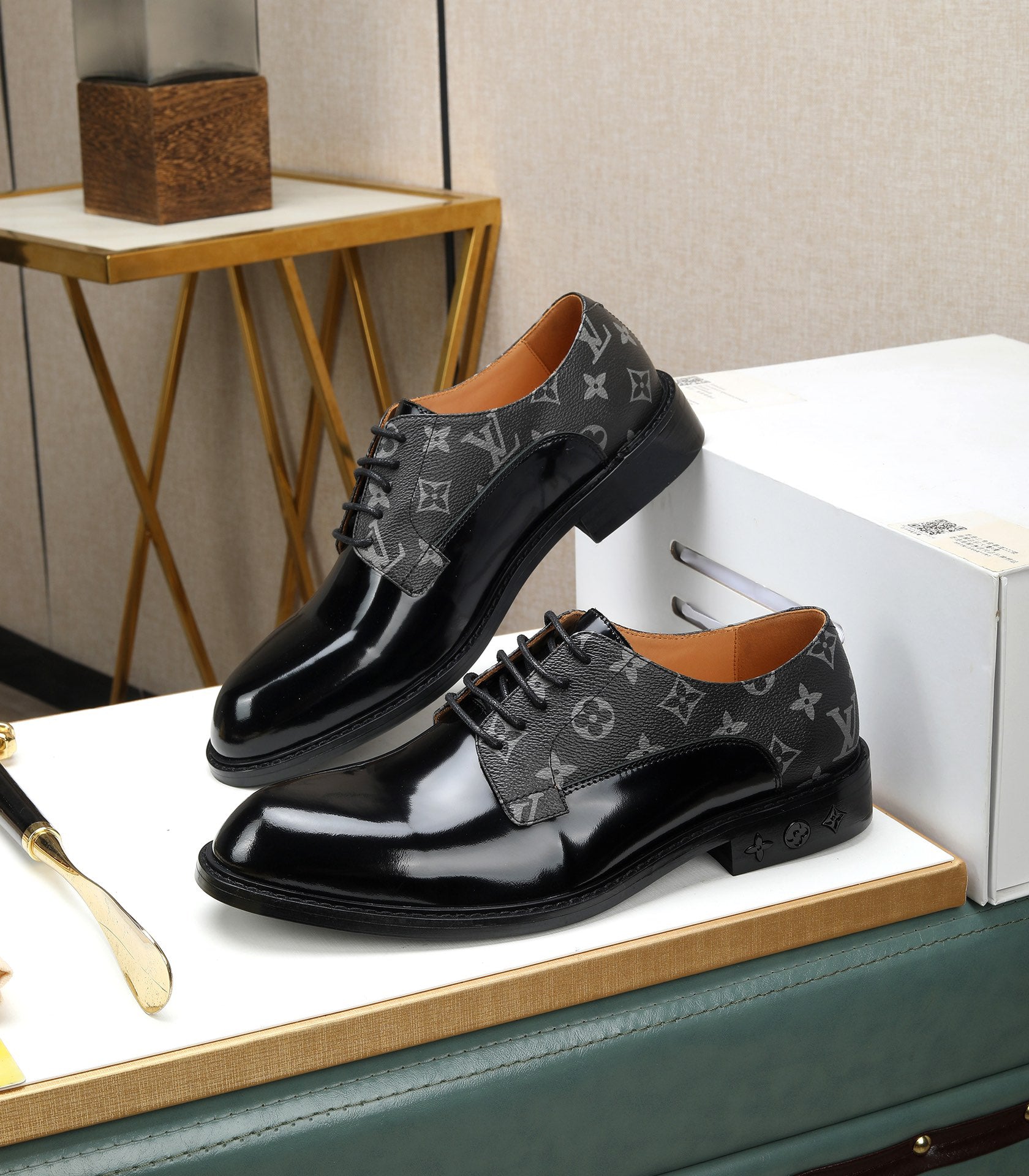 VV  Top-tier, original-quality formal business leather shoes  26072106