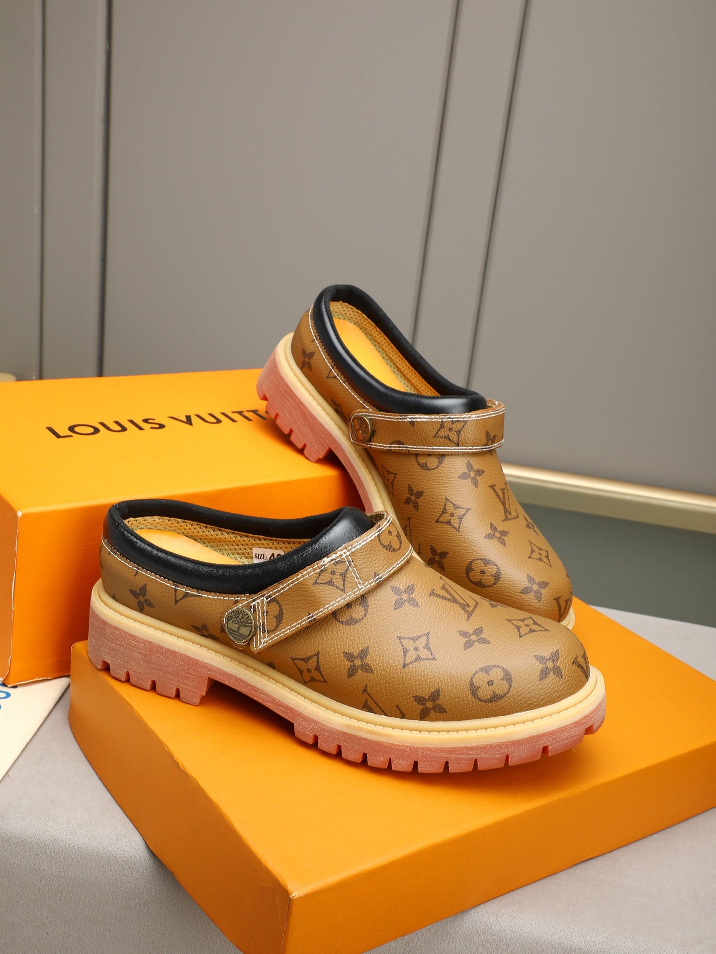 VV Retro-style monogram ankle boots (collaboration model)  2026070202