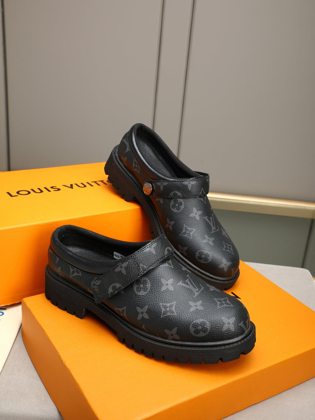 VV Retro-style monogram ankle boots (collaboration model)  2026070202