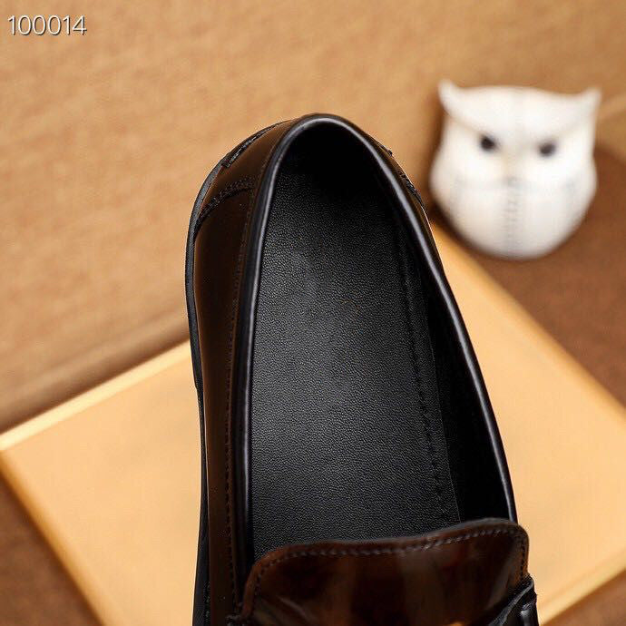 New Stylish Hot Sale Leather V Logo Men's Loafers
