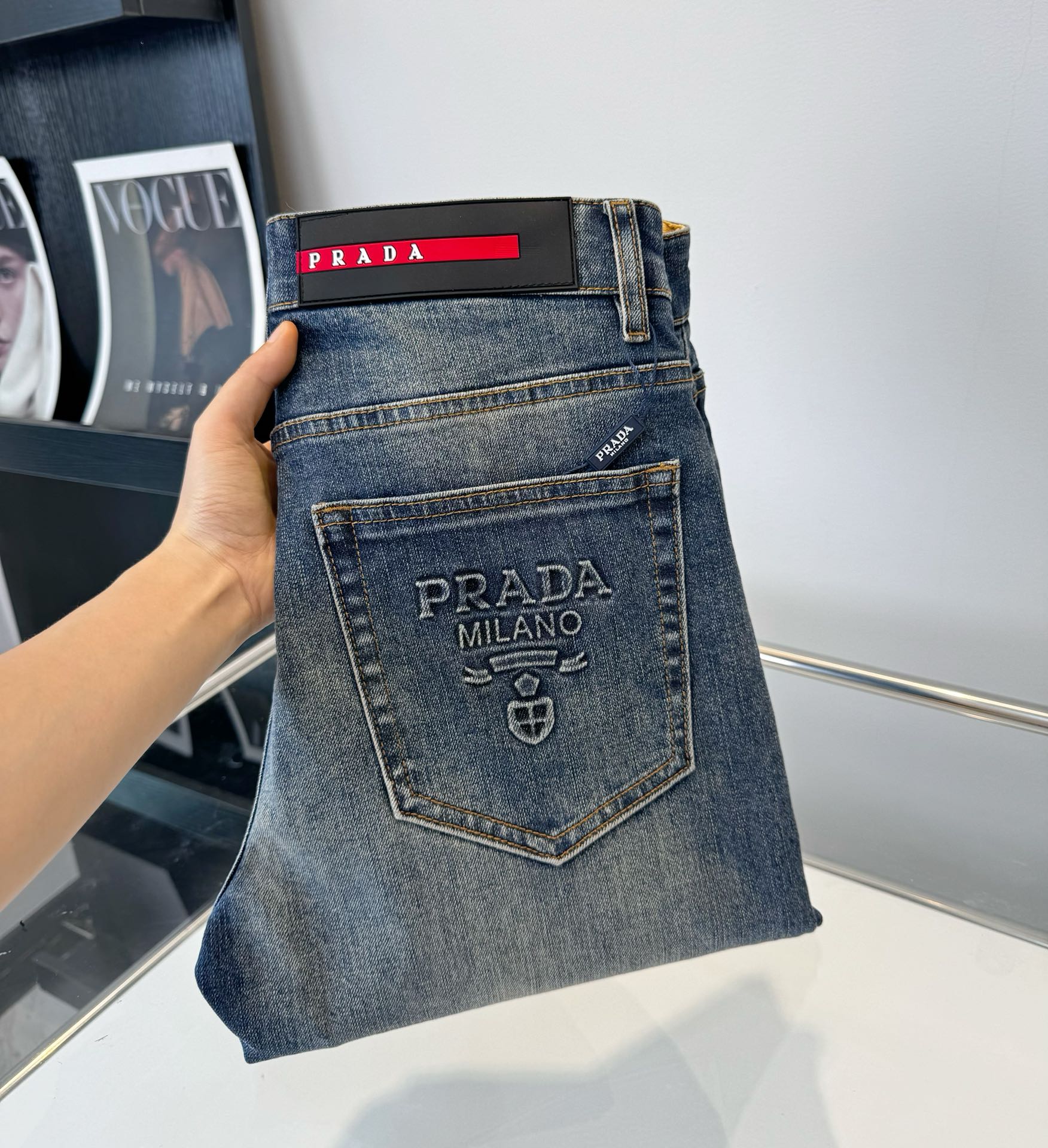 P Embossed Letters Straight Leg Skinny Jeans 1824091007