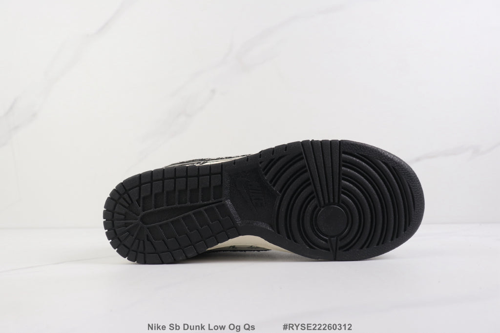 VV Air Force 1 Low-Top Collaboration Sneakers 26031308
