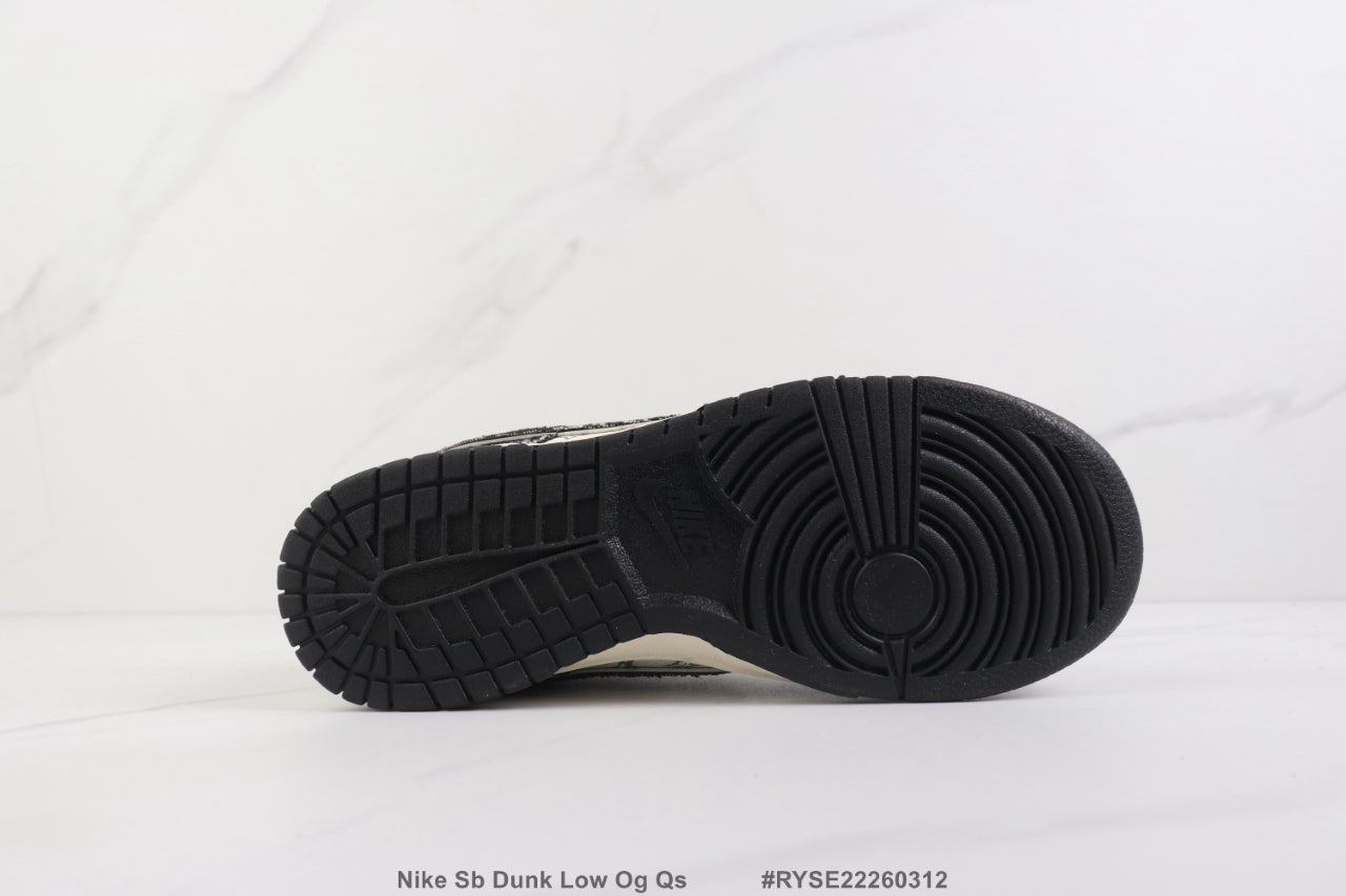 VV Air Force 1 Low-Top Collaboration Sneakers 26031308