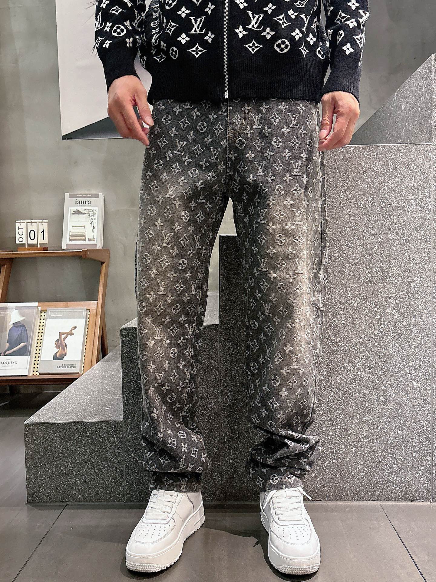 VV New Autumn/Winter Original Denim Jeans  26010702