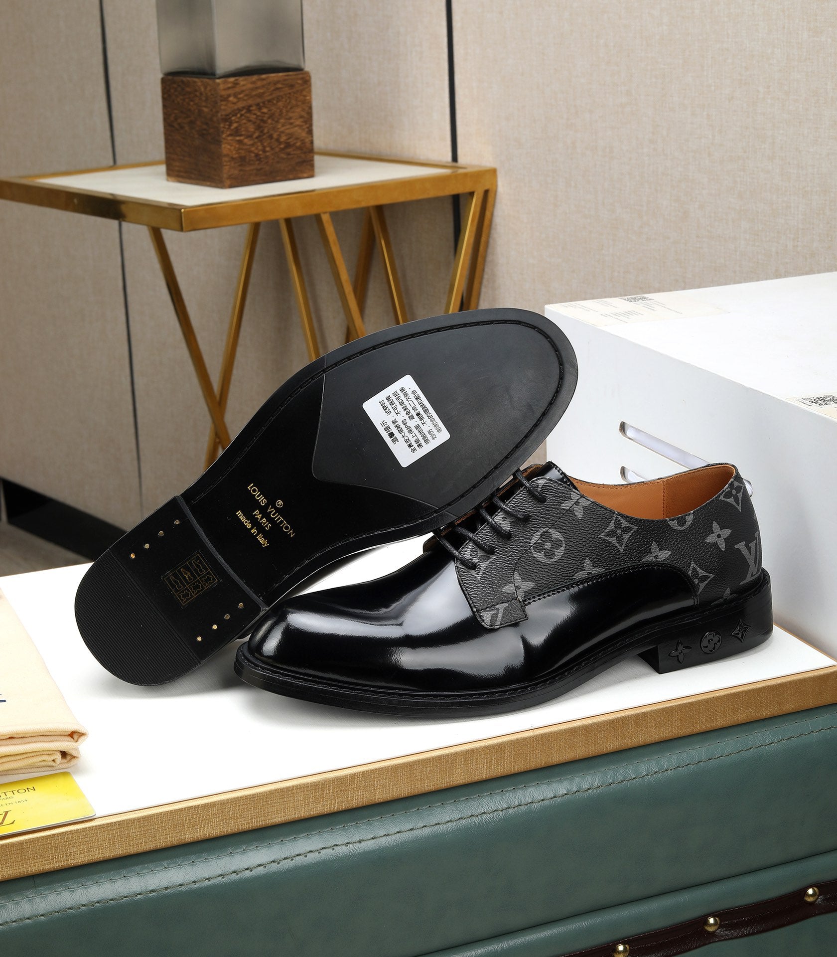 VV  Top-tier, original-quality formal business leather shoes  26072106