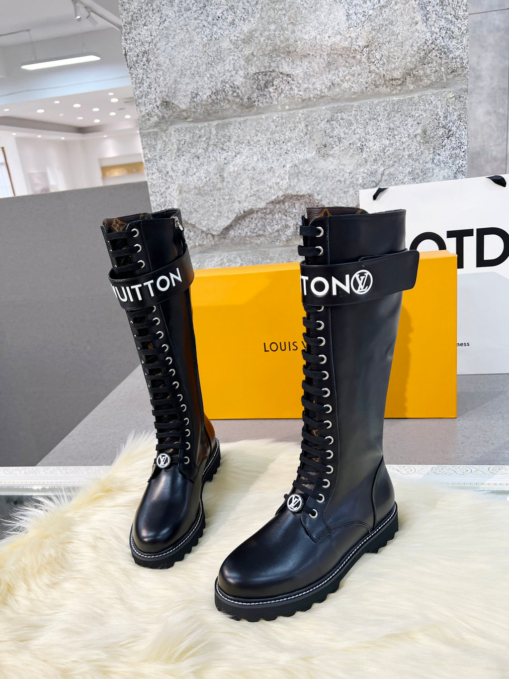 L 24 autumn and winter adjustable Velcro boots 1824112601