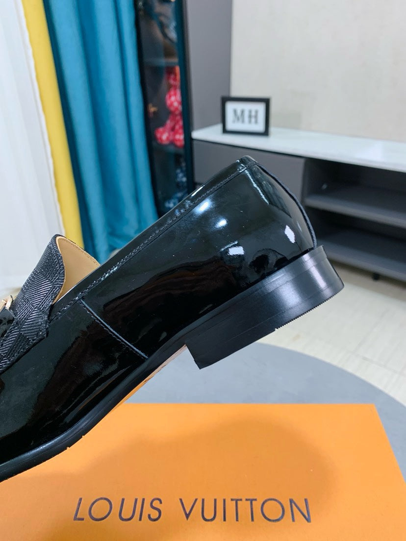 VV  Latest trending casual business leather shoes 26031002