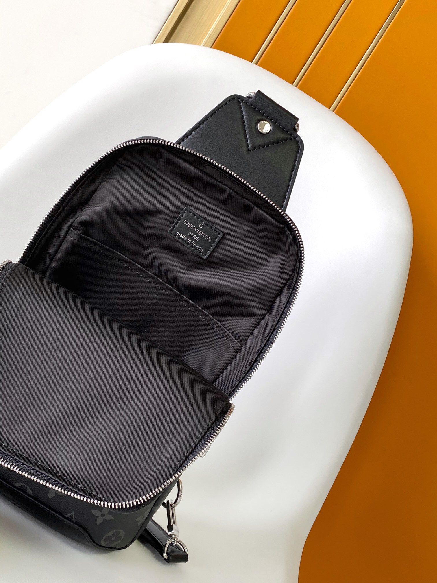 VV New Men's Chest Bag  25122408