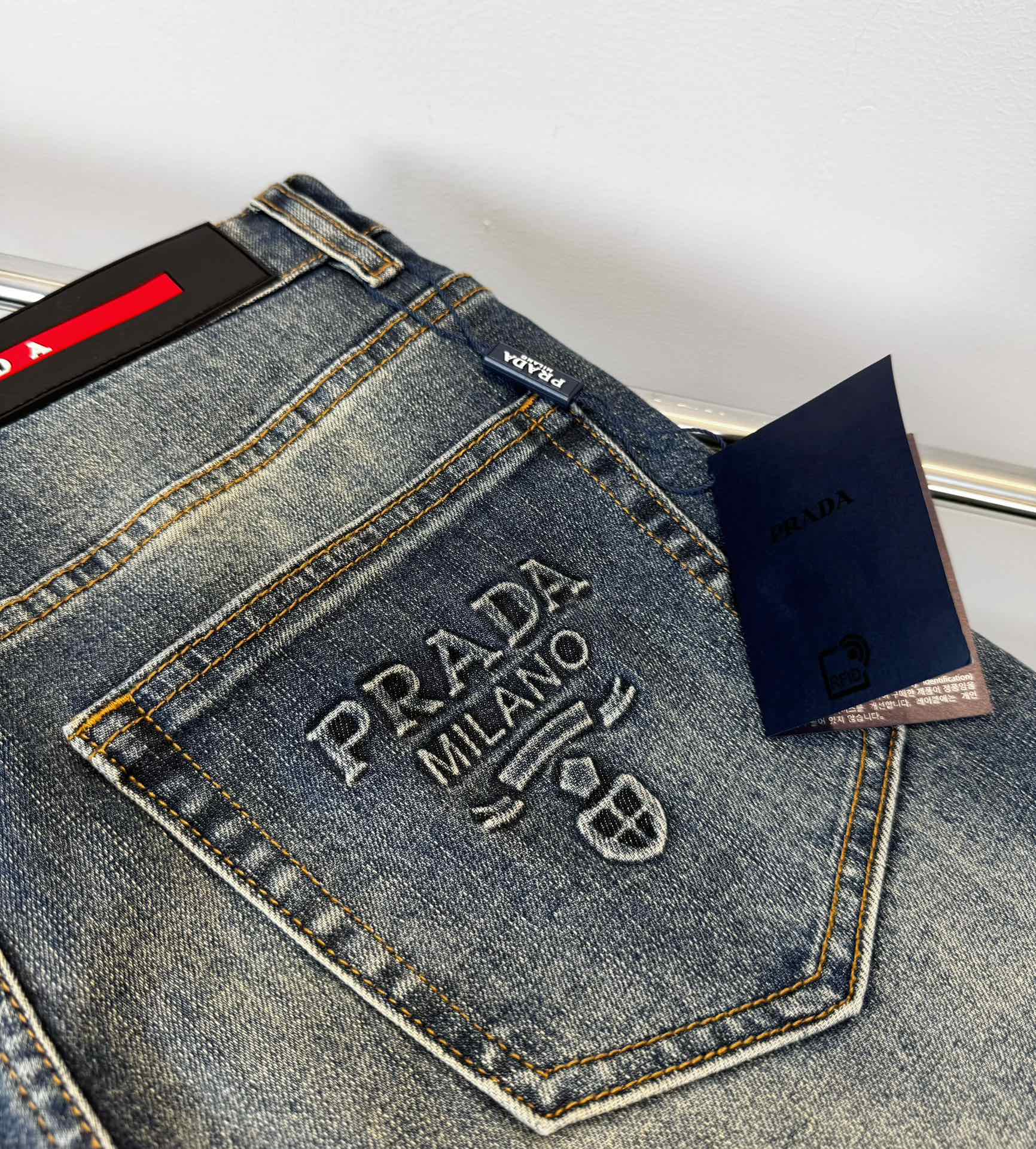 P Embossed Letters Straight Leg Skinny Jeans 1824091007