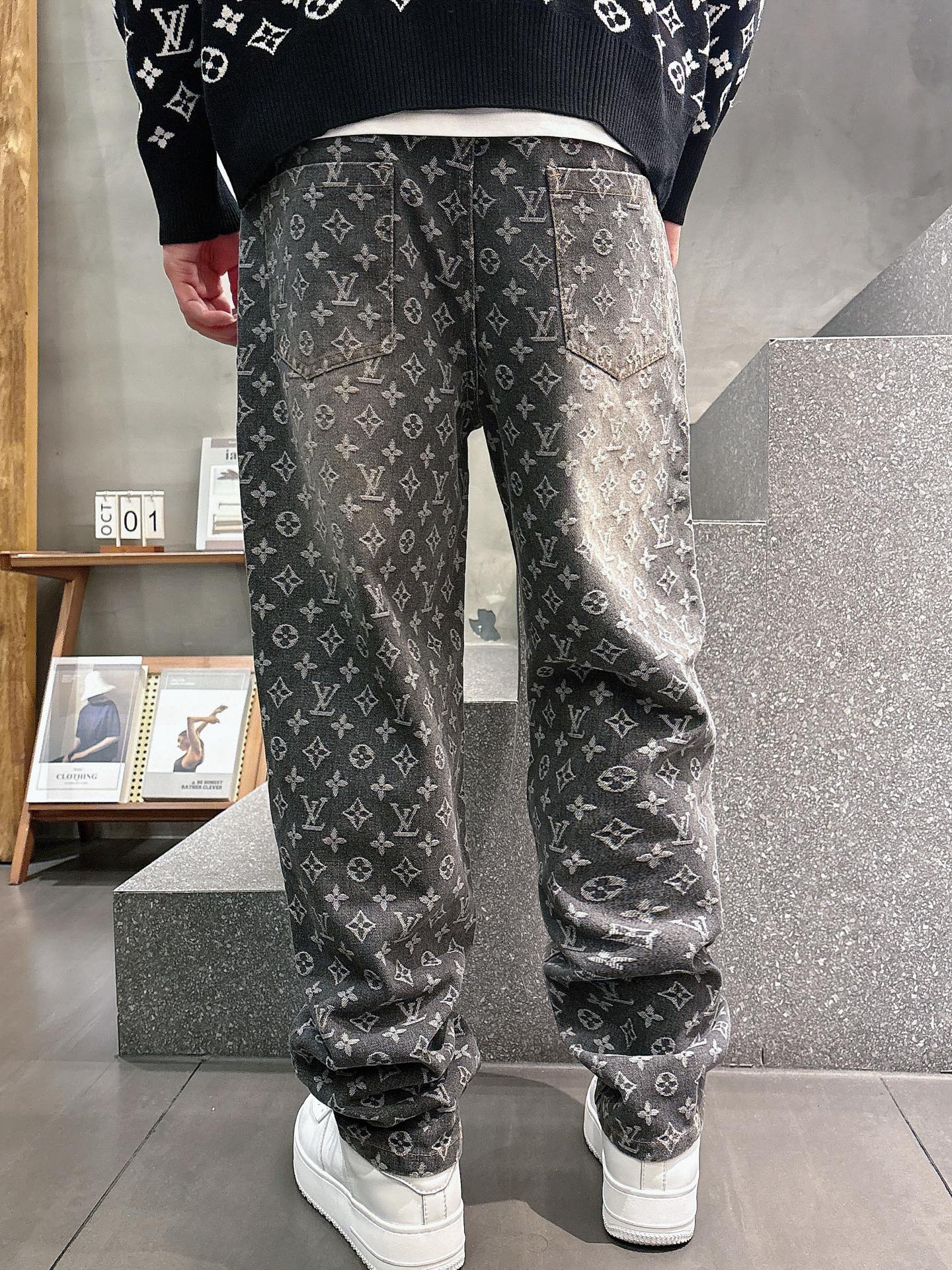 VV New Autumn/Winter Original Denim Jeans  26010702