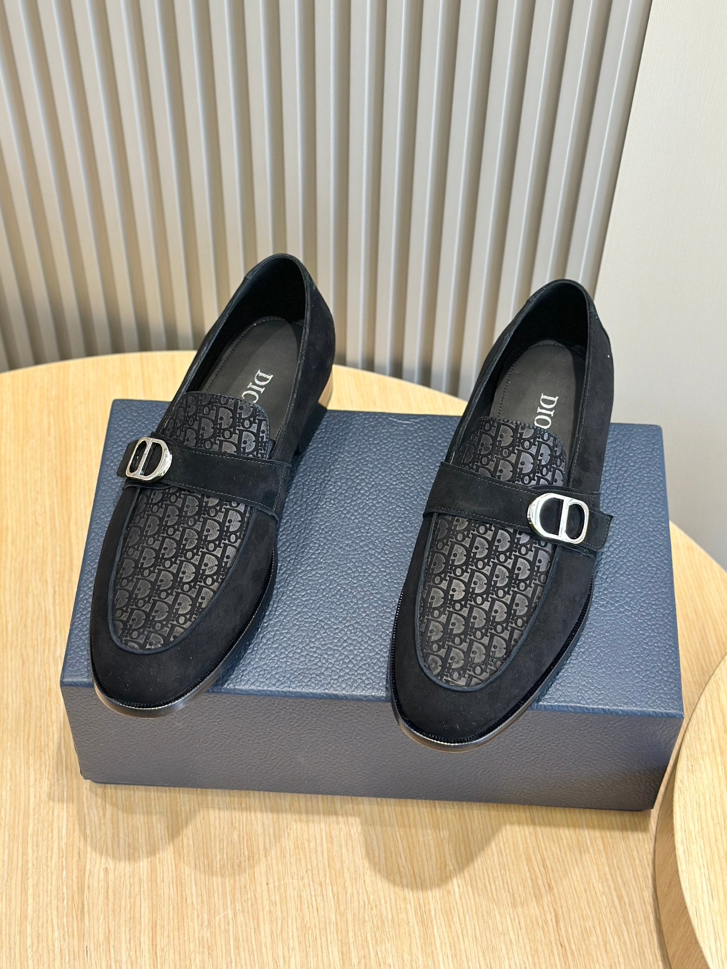 CD Men's 1:1 Genuine Leather Sole Loafers 26070601