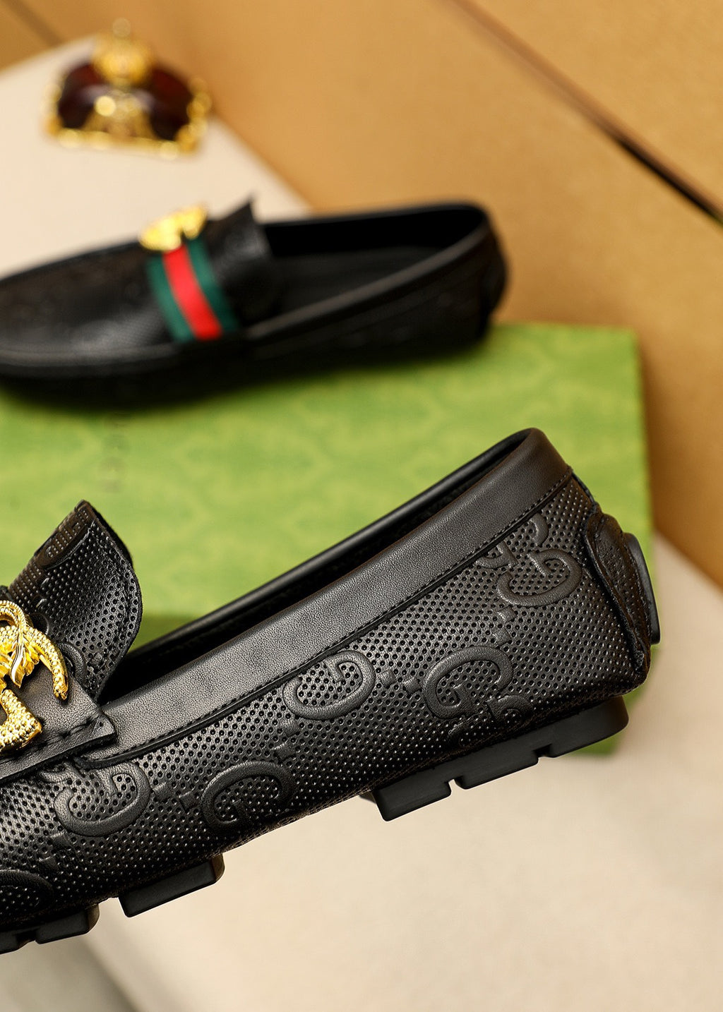GUI Embossed upper of moccasins 26040301