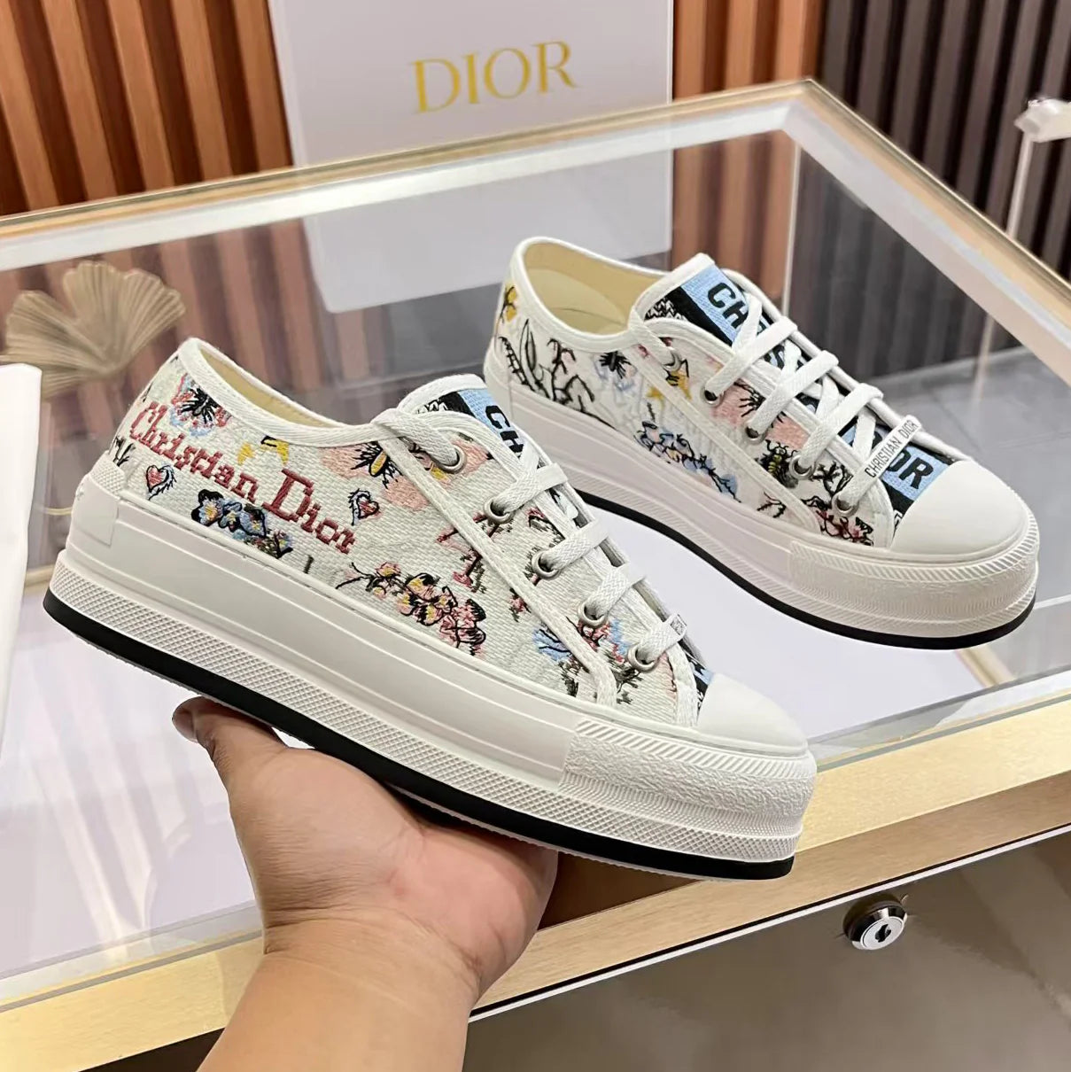 Women's Embroidered Mid Top Casual Shoes 1025070414