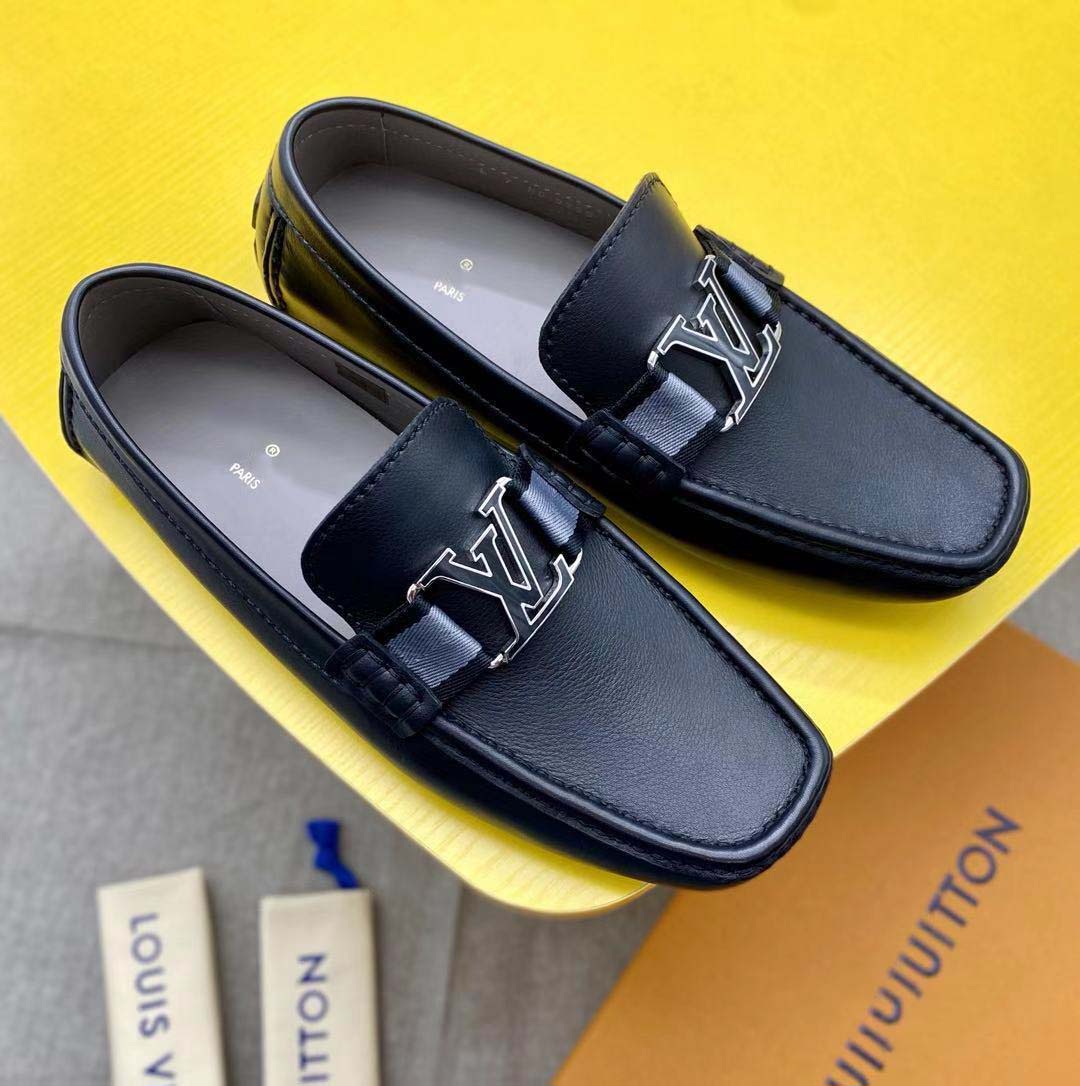 Classic men's simple high-grade loafers, black and siLer high-grade hardware buckl