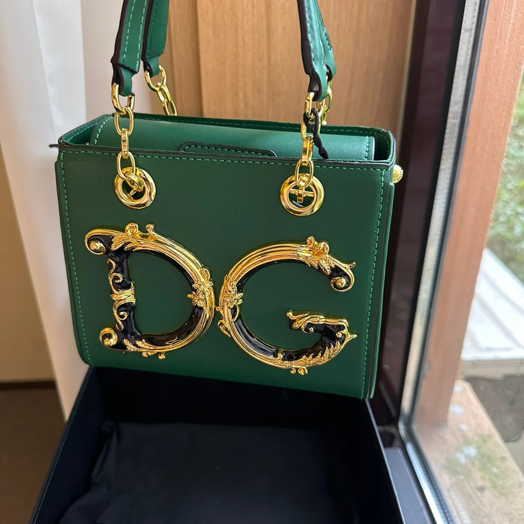 New Fashion Classic Versatile Handbag 1024070303