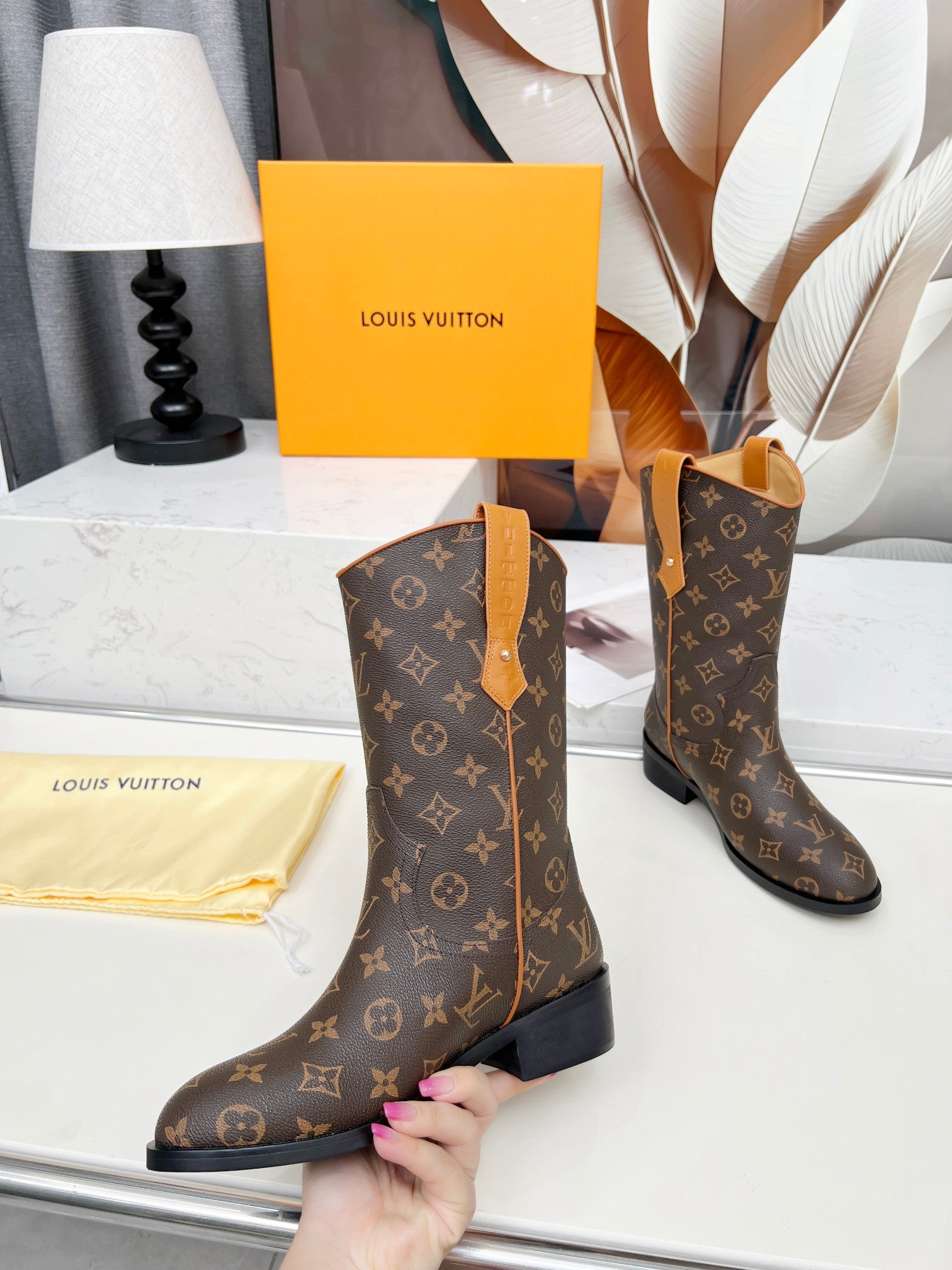 VV boots 1825112608