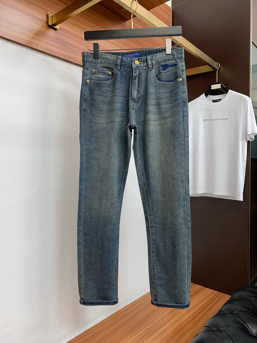 VV New slim-fit straight leg jeans 26031105