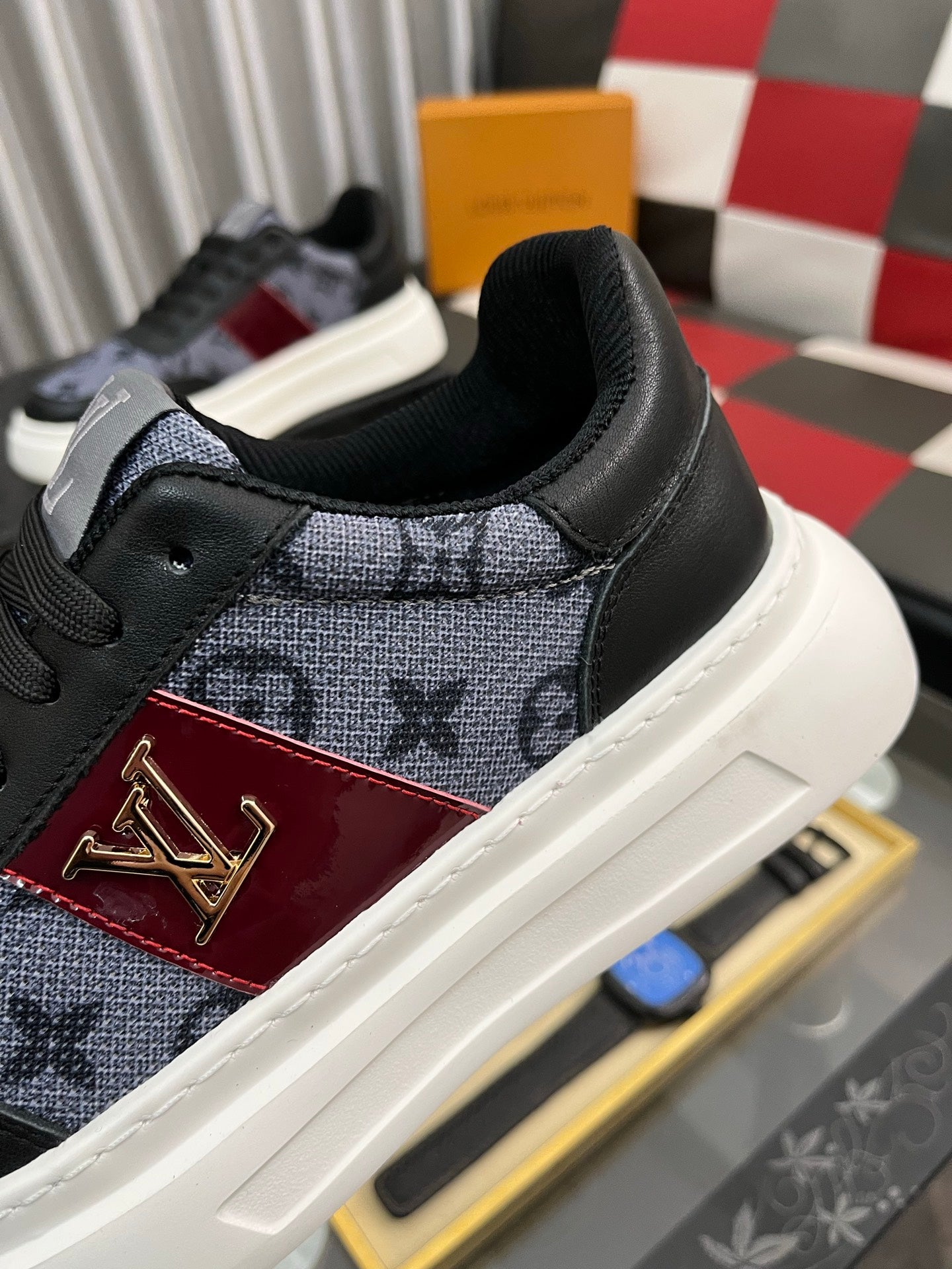 VV Latest casual and stylish men's shoes 26032417