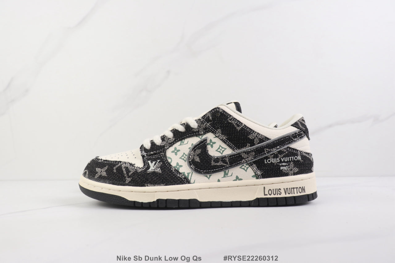 VV Air Force 1 Low-Top Collaboration Sneakers 26031308